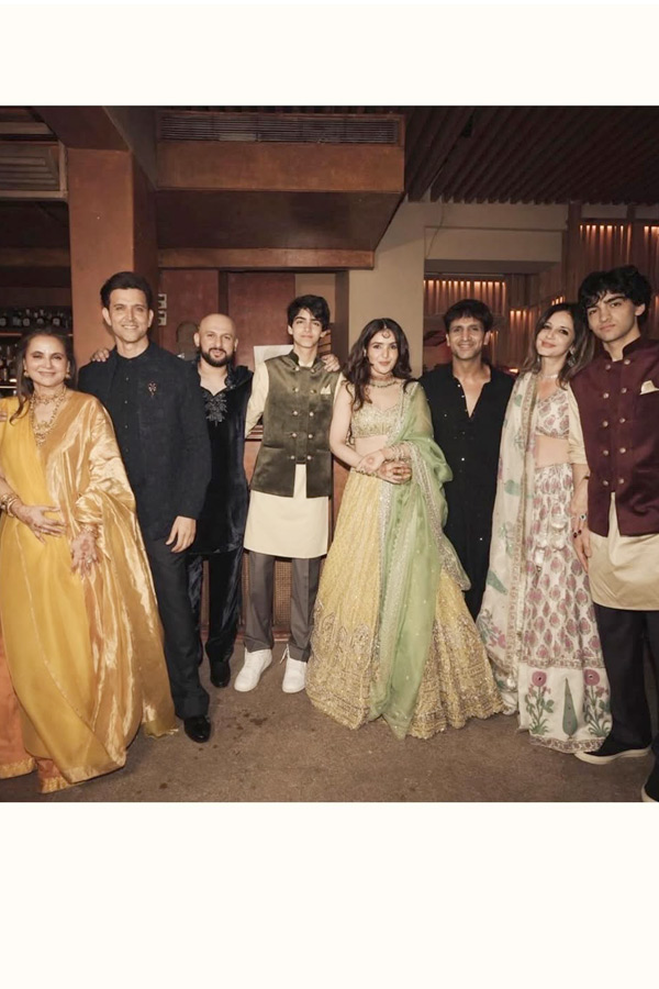 Hrithik Roshan shared Beautiful pictures with His family from his cousin Eshaan wedding Photos16
