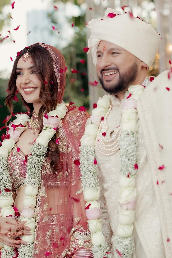 Hrithik Roshan shared Beautiful pictures with His family from his cousin Eshaan wedding Photos4