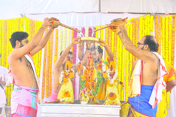 వైభవంగా చక్రస్నానం1