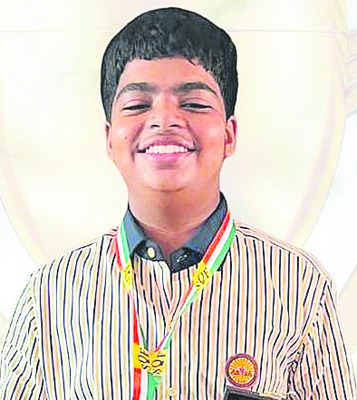 ‘సాక్షి’ స్పెల్‌ బీ  విజేతగా అక్బర్‌ 1