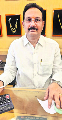 పంట కాలువలోకి ఆక్వా వ్యర్థాలు 
1