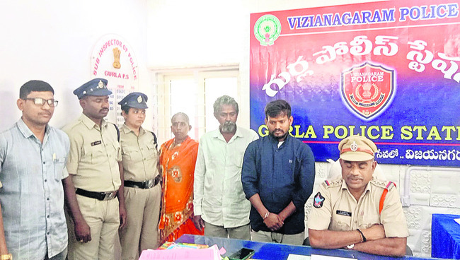 8 ఏళ్ల తర్వాత ఇంటికి చేరాడు1