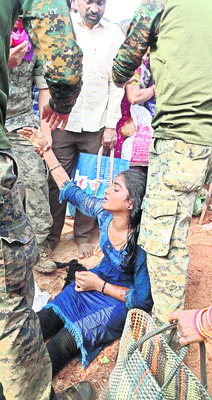 అవస్థల నడుమ..1