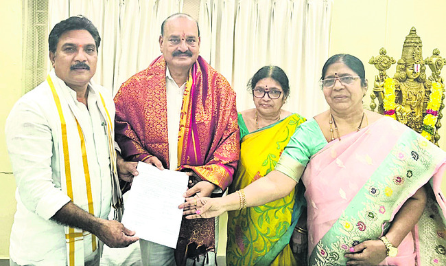 వసతి సౌకర్య పథకానికి రూ.10 లక్షల విరాళం  1