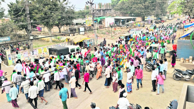 ప్రాణాలైనా అర్పిస్తాం.. మా భూములు ఇవ్వలేం 1