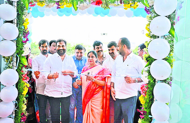 నెల్లూరులో టీవీఎస్‌ షోరూమ్‌ ప్రారంభం 1