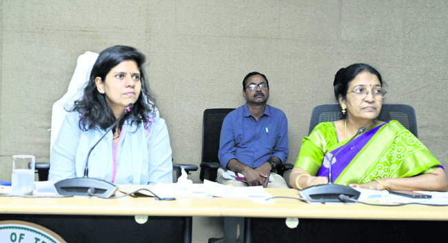 అంకితభావంతో వైద్య సేవలందించాలి1