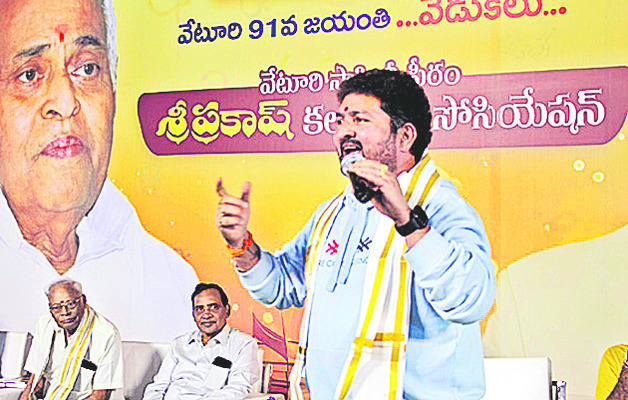 సాహిత్యంలో వేటూరికి సాటి లేరు1