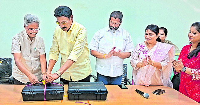 జీజీహెచ్‌కు బ్రెస్ట్‌  క్యాన్సర్‌ స్క్రీనింగ్‌ పరికరాలు1