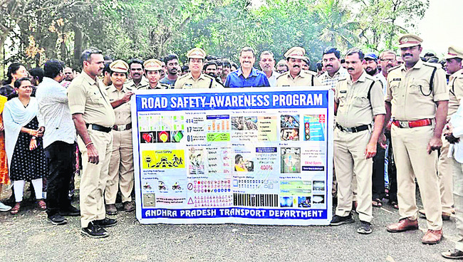 డ్రైవర్లకు కంటిచూపు పరీక్షలు తప్పనిసరి 1