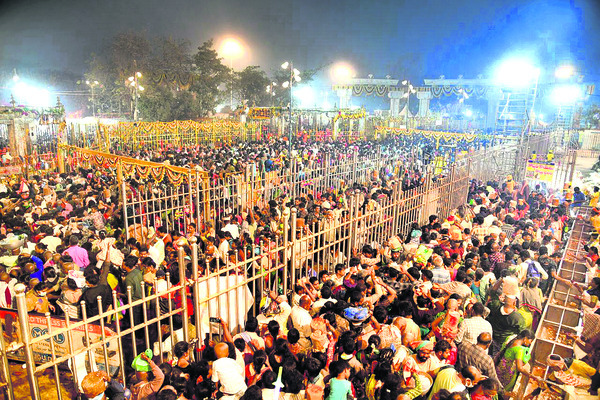 జయహో జగజ్జనని మేడారంలో గద్దెకు చేరిన సమ్మక్క1