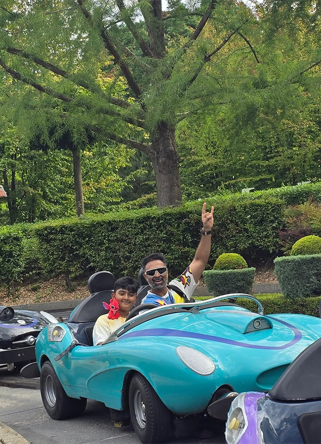 Actress Sneha in Paris Viral Photos3