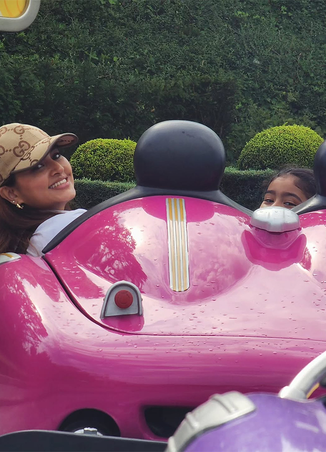 Actress Sneha in Paris Viral Photos6