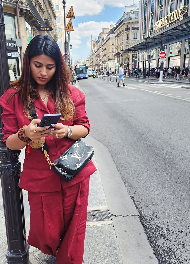 Actress Sneha in Paris Viral Photos9