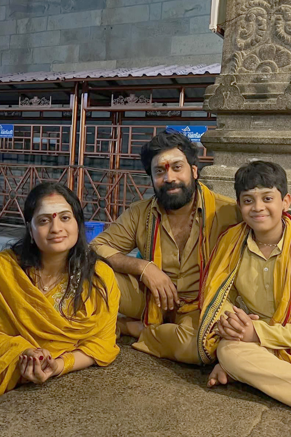 Choreographer Aata Sandeep master family visited Arunachalam Temple Photos3