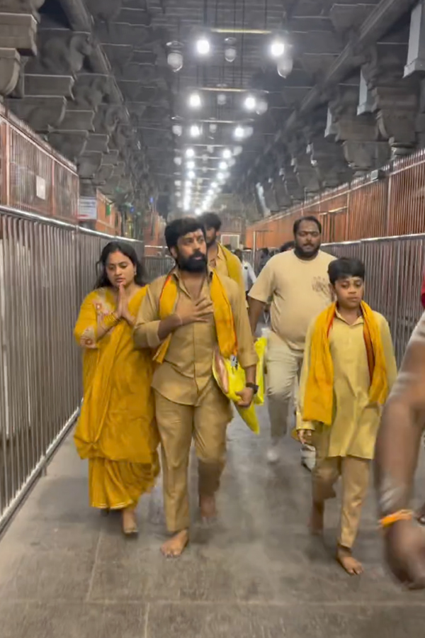 Choreographer Aata Sandeep master family visited Arunachalam Temple Photos9