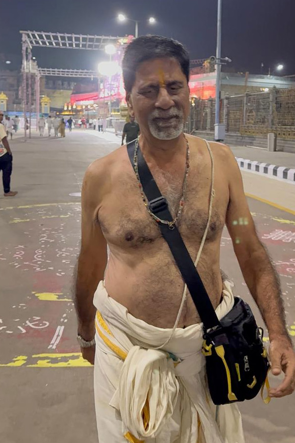 Former India Cricketer K Srikkanth Offers Prayers At Tirumala Temple In Tirupati Photos7