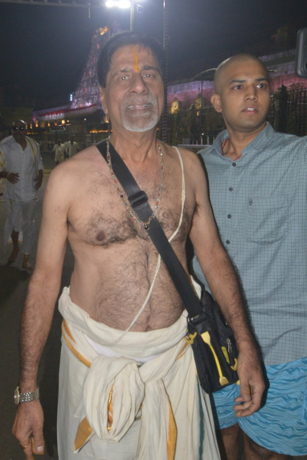 Former India Cricketer K Srikkanth Offers Prayers At Tirumala Temple In Tirupati Photos8
