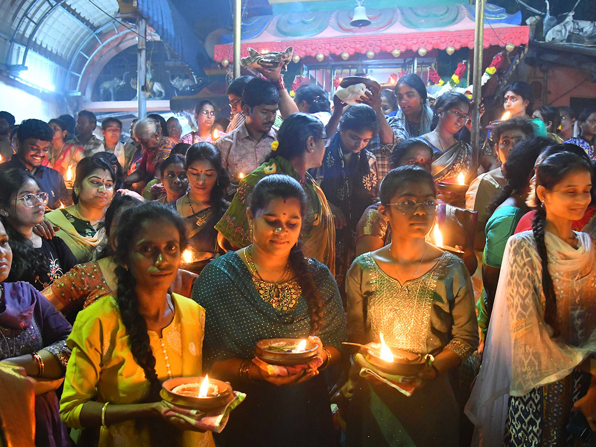 Vuyyuru Veeramma Thalli Tirunala 20265