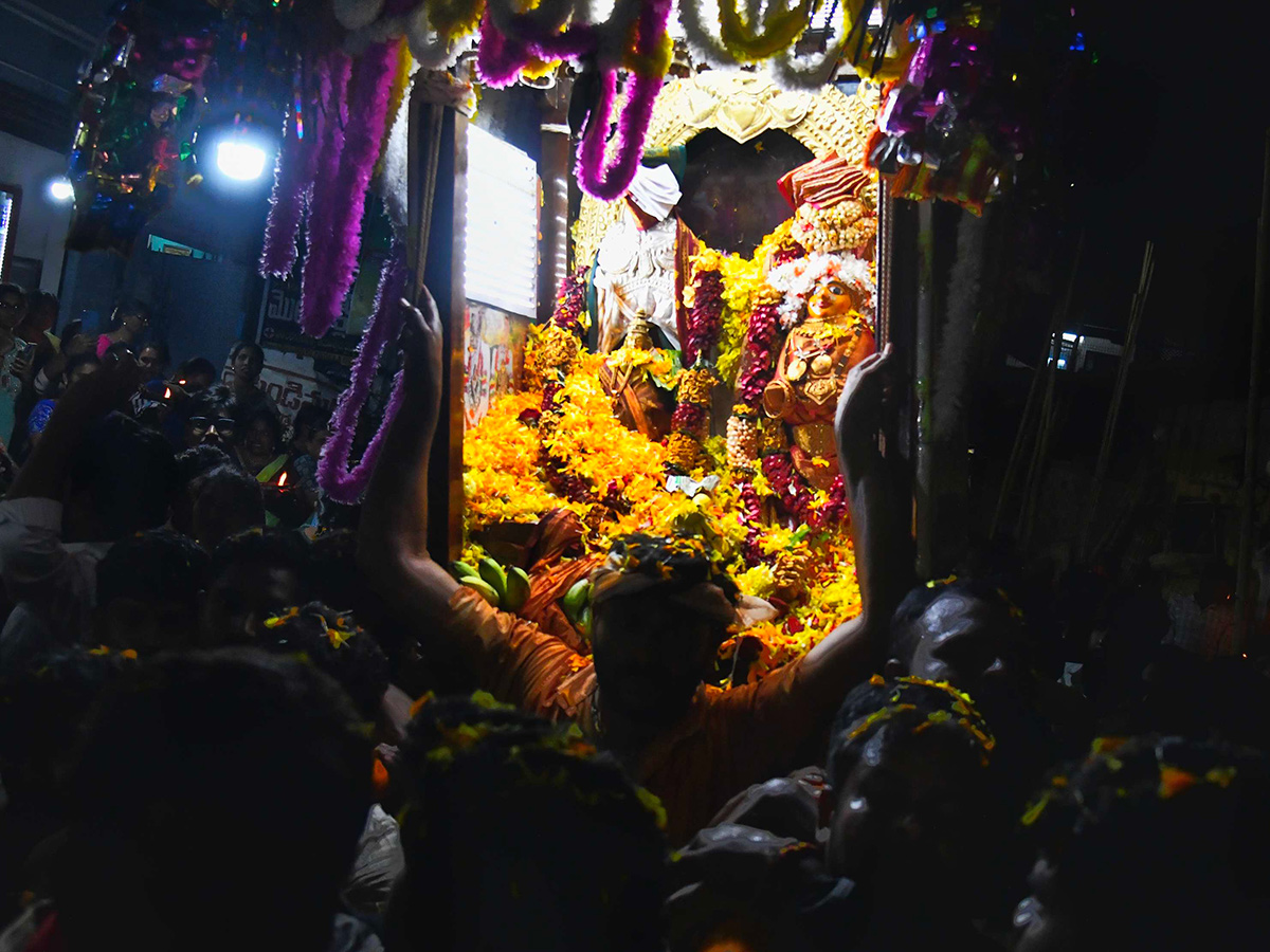 Vuyyuru Veeramma Thalli Tirunala 20268