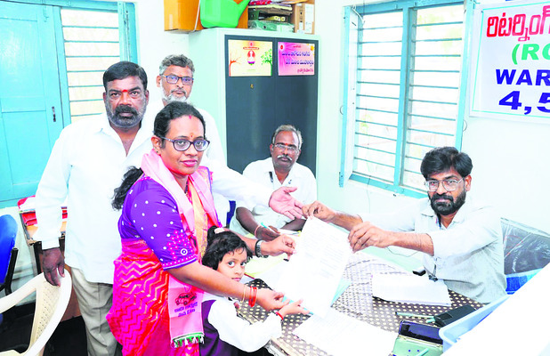 రెండో రోజు నామినేషన్ల జోరు2