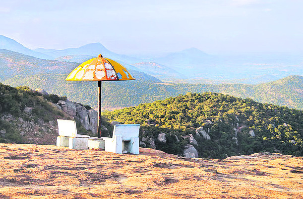 హార్సిలీ హిల్స్‌ అభివృద్ధికి నీళ్లొదిరారు ! 1