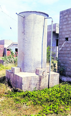 గూడుకట్టుకున్న నిర్లక్ష్యం 1