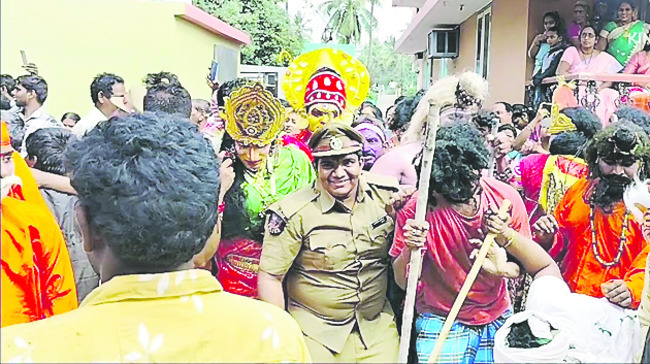 వేషం కట్టు... జోలె పట్టు 2