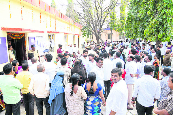 బీ–ఫామ్‌లు ఎవరికో.. 1