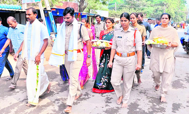 వచ్చాడయ్యో స్వామి.. 1