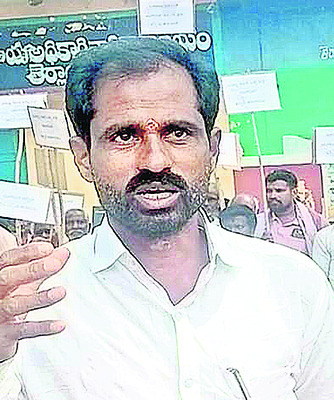 యూరియా కోసంరోడ్డెక్కిన రైతులు 1