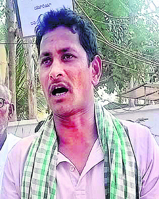 యూరియా కోసంరోడ్డెక్కిన రైతులు 2