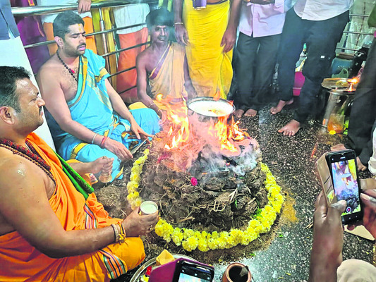 కరుణించు.. మైలార లింగేశ్వరా
1