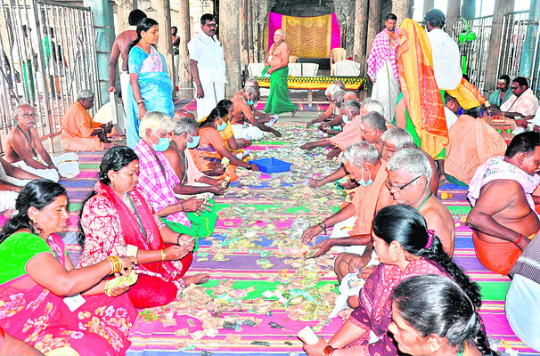 తిరుత్తణి ఆలయ హుండీ లెక్కింపు1