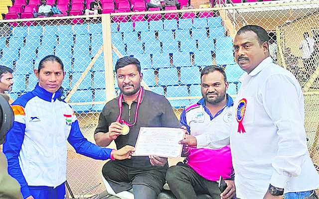 పారా అథ్లెటిక్స్‌లో  దివ్యాంగుడి ప్రతిభ 
2