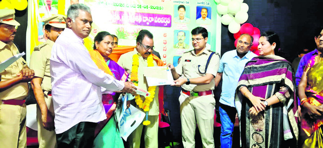 ప్రయాణికుల భద్రతకు భరోసా 3