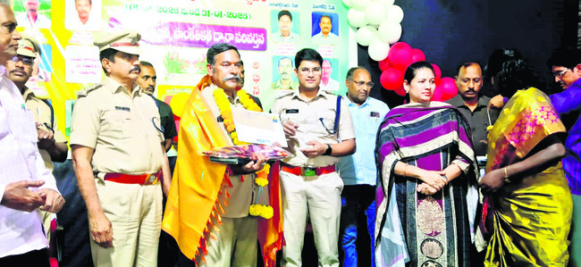 ప్రయాణికుల భద్రతకు భరోసా 7