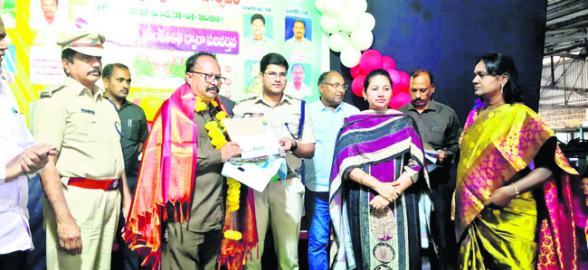 ప్రయాణికుల భద్రతకు భరోసా 8