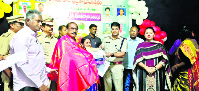 ప్రయాణికుల భద్రతకు భరోసా 2