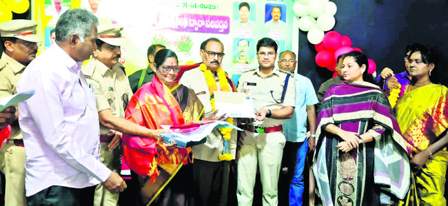 ప్రయాణికుల భద్రతకు భరోసా 4