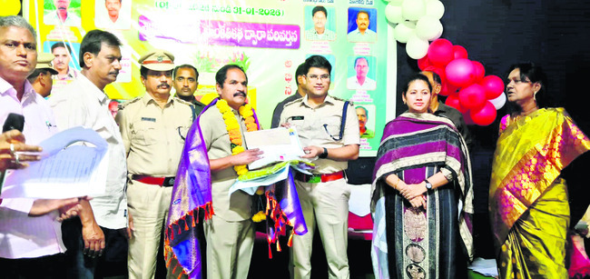 ప్రయాణికుల భద్రతకు భరోసా 11