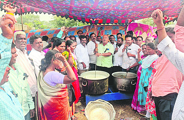 నాలుగవ రోజుకు చేరిన సహకార ఉద్యోగుల నిరసన 1