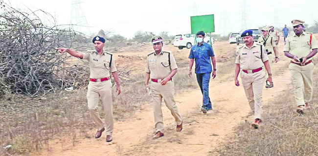 పోలింగ్‌ కేంద్రాల పరిశీలన 
1