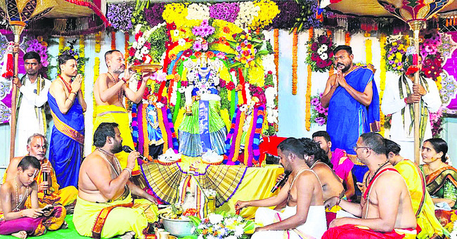 గూడెం గుట్టలో కల్యాణ వైభోగం 1