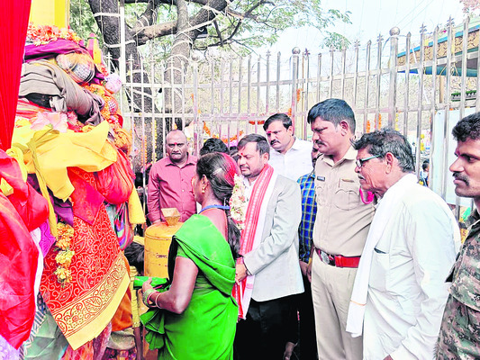 కొలువుదీరిన అమ్మలు3