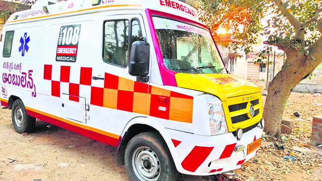 రోడ్డు ప్రమాదంలో ఇద్దరికి గాయాలు1