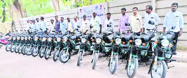 చేప కరువు.. బతుకు బరువు 1