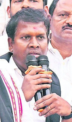 సభా సంప్రదాయాలు మంటగలిసిన రోజు 
1