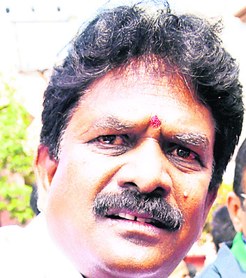 సభా సంప్రదాయాలు మంటగలిసిన రోజు 
3