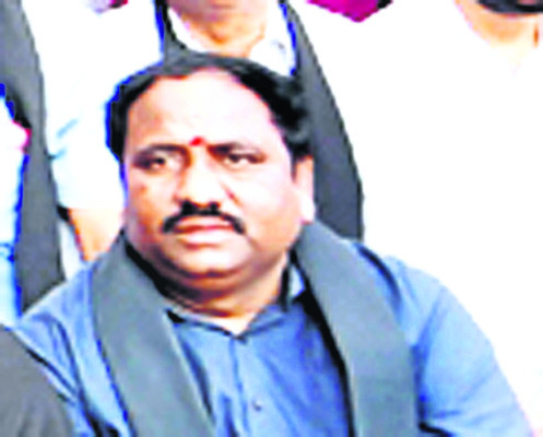 సభా సంప్రదాయాలు మంటగలిసిన రోజు 
6